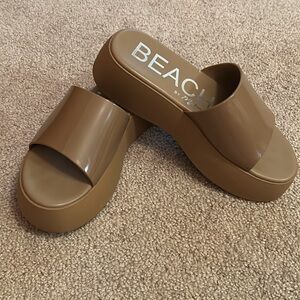 Beach by Matisse Women's Tan Sandals